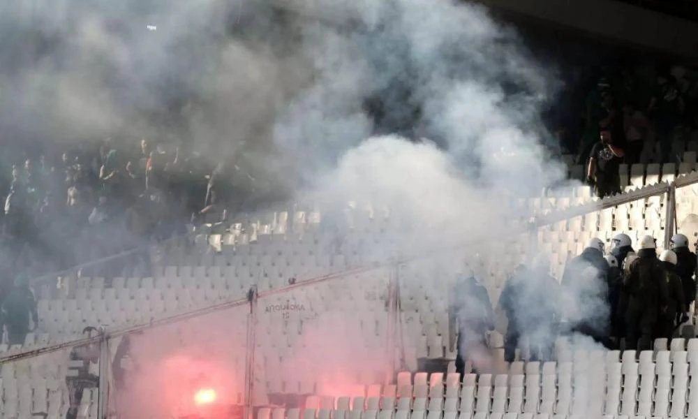 Τελικός κυπέλου: Καταγγέλλει ότι τα ΜΑΤ χτύπησαν απρόκλητα τον ίδιο και τον 13χρονο γιο του
